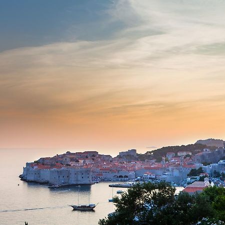 Apartment Dove With Sea View And Free Parking Дубровник Екстериор снимка